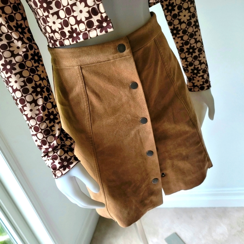 Wilfred Free Faux Suede Button Down Mini Skirt Size 2